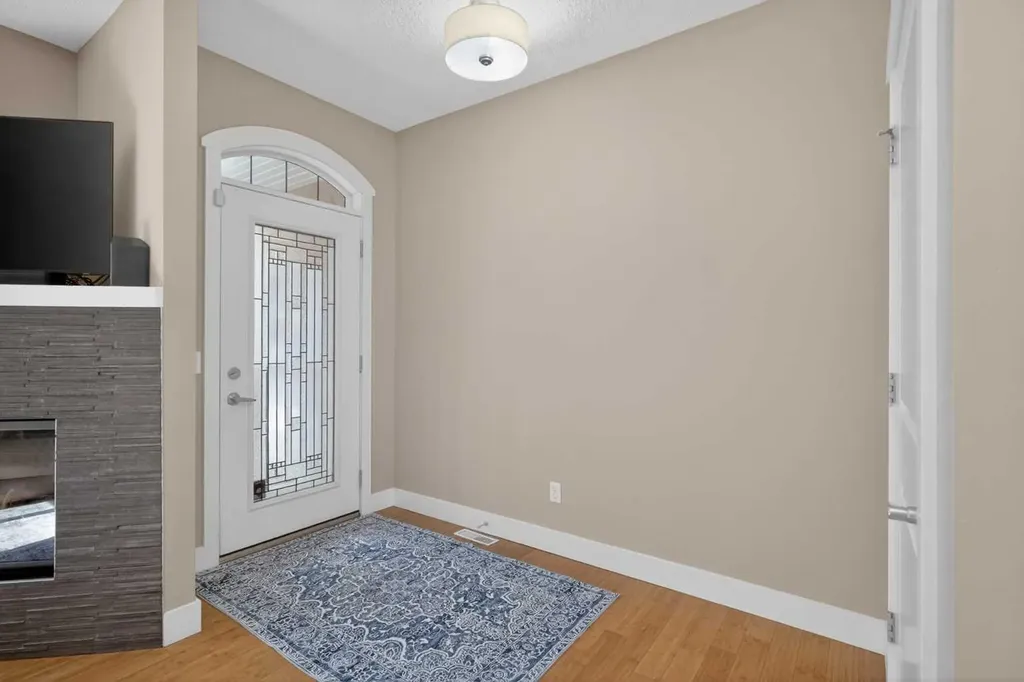 523 34 Street NW Calgary AB T2N 2X8