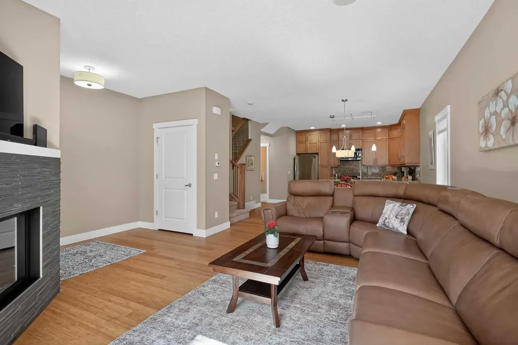 523 34 Street NW Calgary AB T2N 2X8