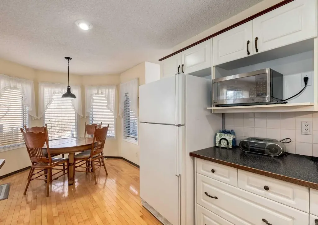 83 Gleneagles Close Cochrane AB T4C1N7