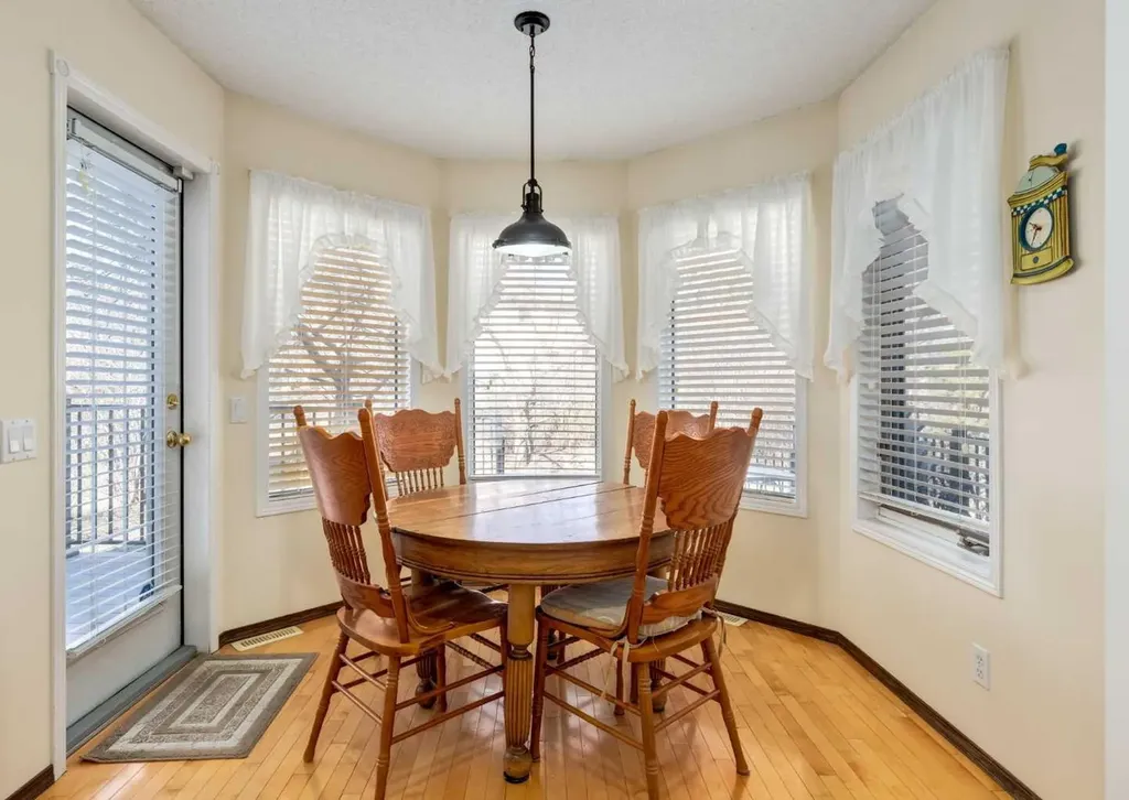 83 Gleneagles Close Cochrane AB T4C1N7