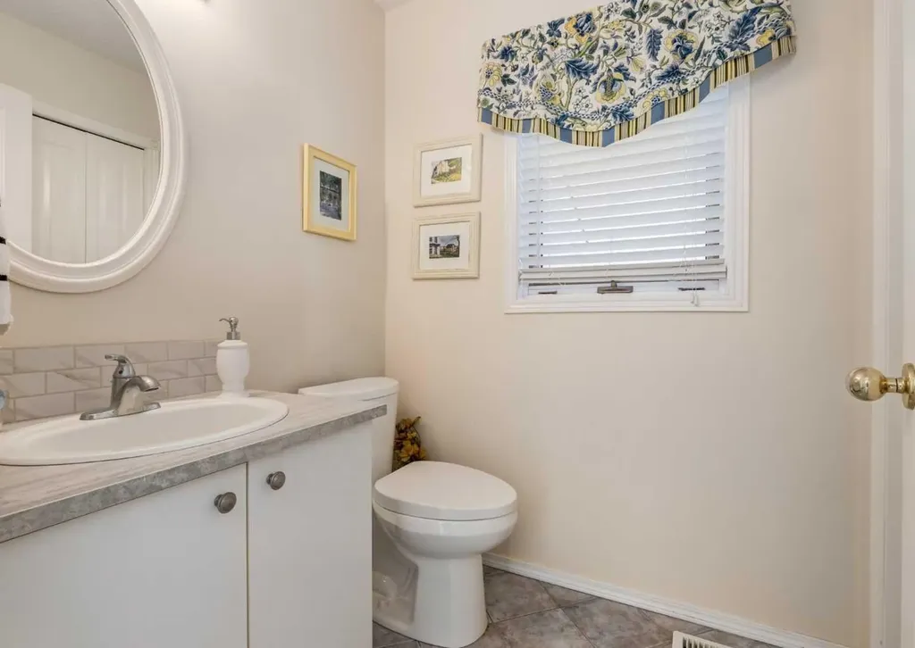 83 Gleneagles Close Cochrane AB T4C1N7