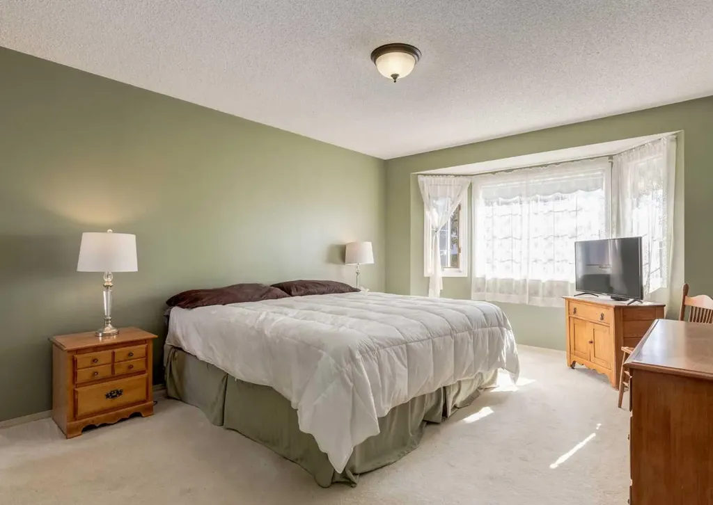 83 Gleneagles Close Cochrane AB T4C1N7