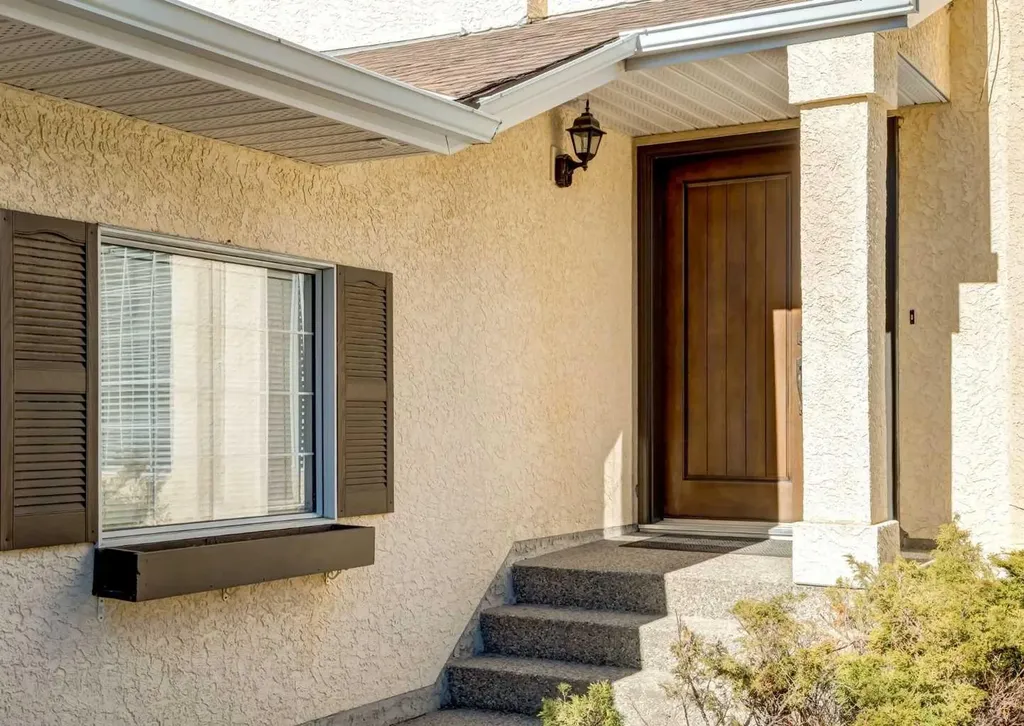 83 Gleneagles Close Cochrane AB T4C1N7