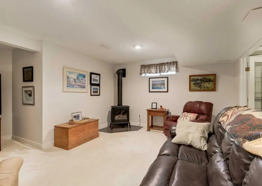 83 Gleneagles Close Cochrane AB T4C1N7