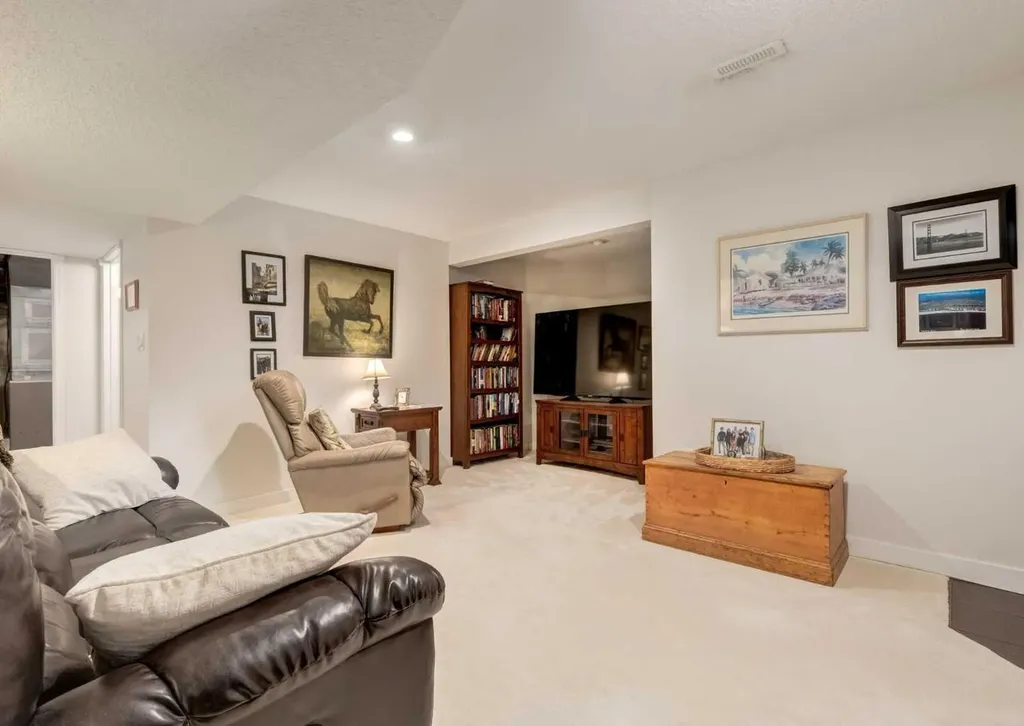 83 Gleneagles Close Cochrane AB T4C1N7