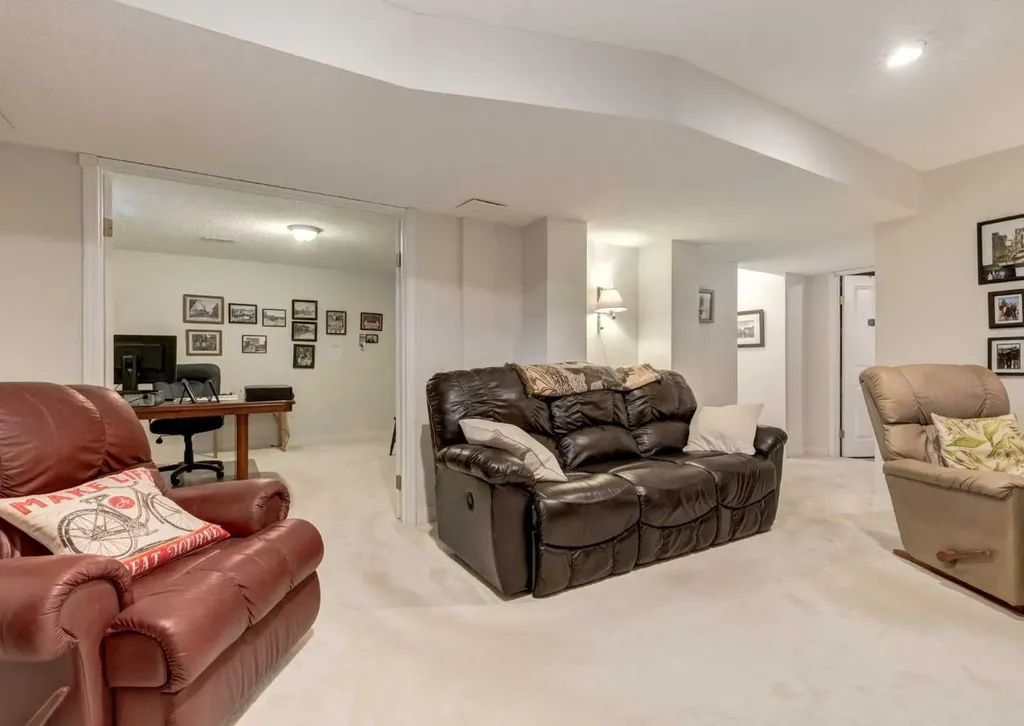 83 Gleneagles Close Cochrane AB T4C1N7