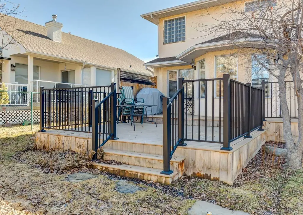 83 Gleneagles Close Cochrane AB T4C1N7