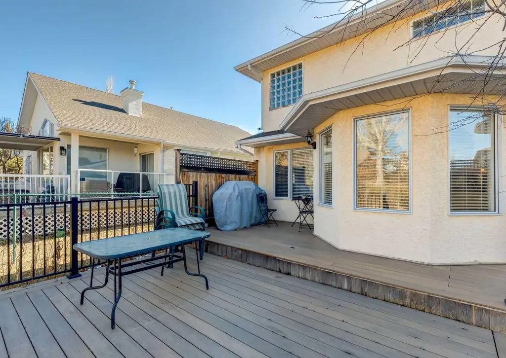 83 Gleneagles Close Cochrane AB T4C1N7