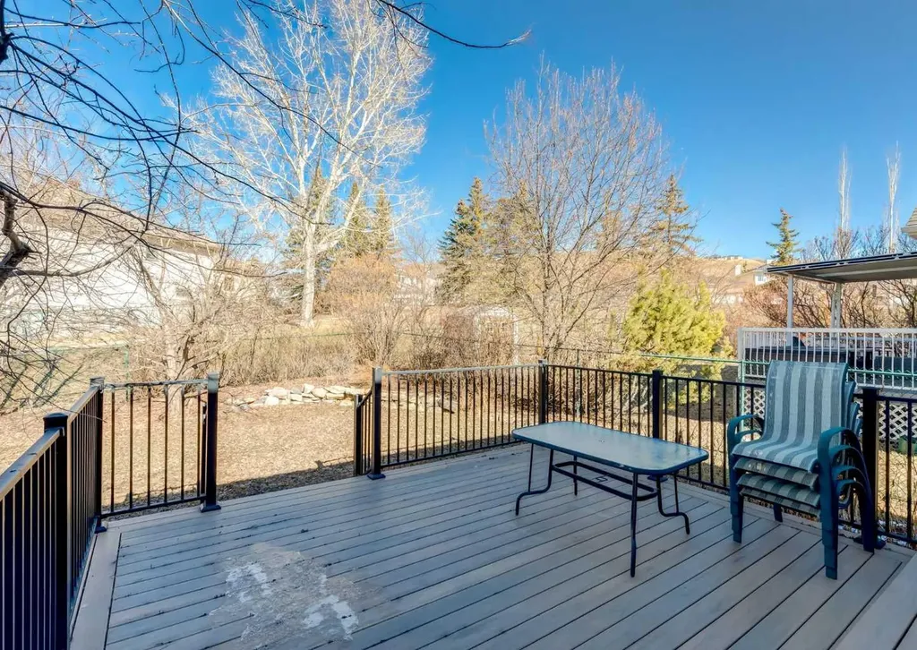 83 Gleneagles Close Cochrane AB T4C1N7