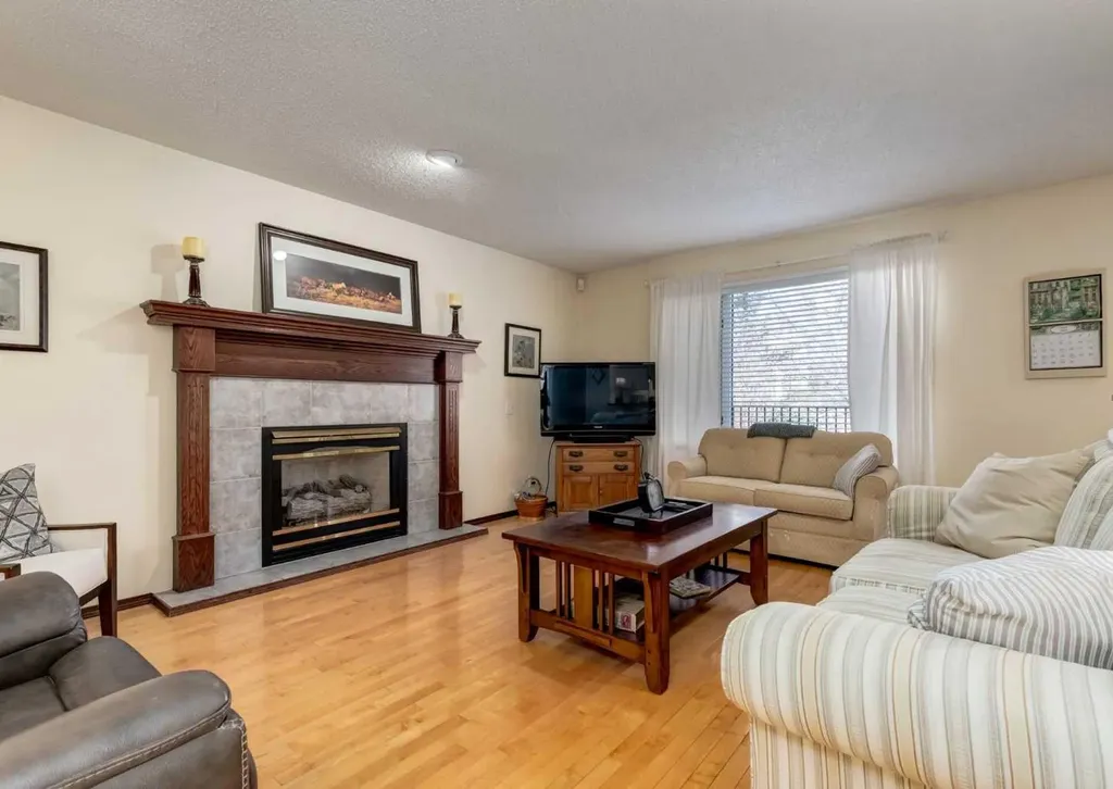 83 Gleneagles Close Cochrane AB T4C1N7