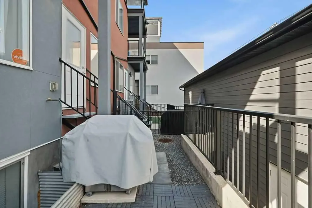 3318 Centre Street NE Calgary AB T2E 2X8