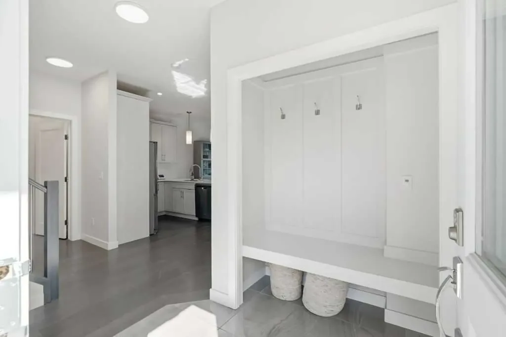 3318 Centre Street NE Calgary AB T2E 2X8