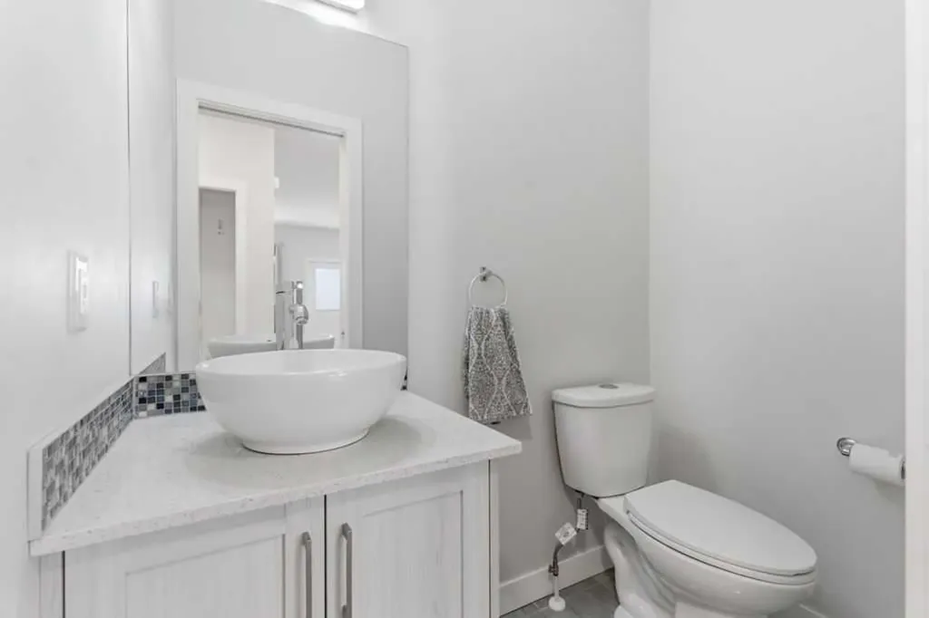 3318 Centre Street NE Calgary AB T2E 2X8