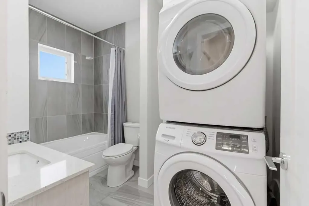 3318 Centre Street NE Calgary AB T2E 2X8