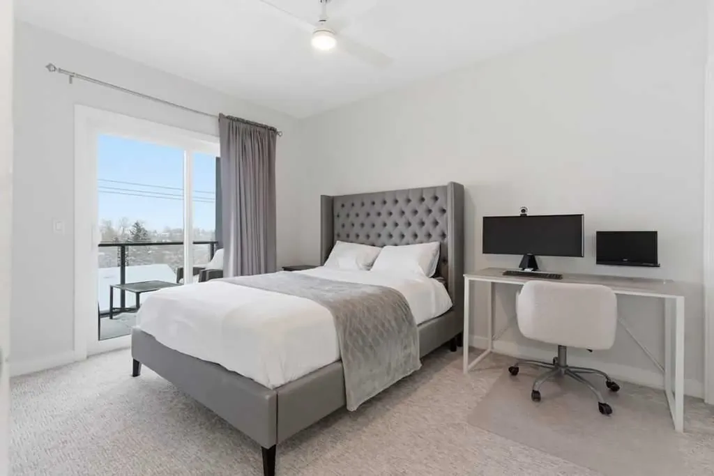 3318 Centre Street NE Calgary AB T2E 2X8