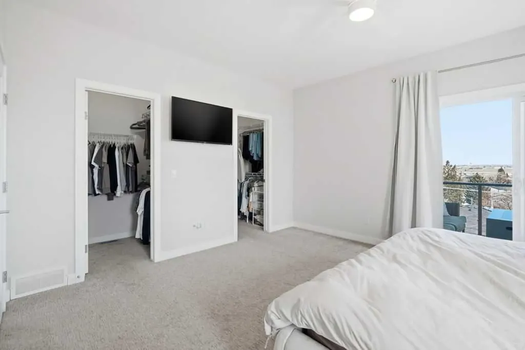 3318 Centre Street NE Calgary AB T2E 2X8