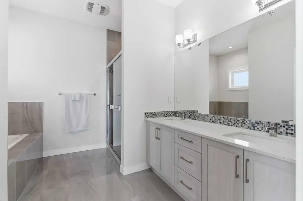 3318 Centre Street NE Calgary AB T2E 2X8