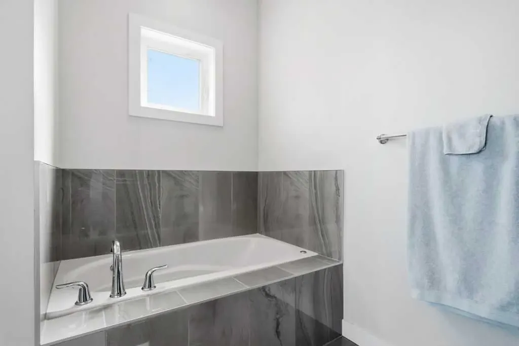 3318 Centre Street NE Calgary AB T2E 2X8