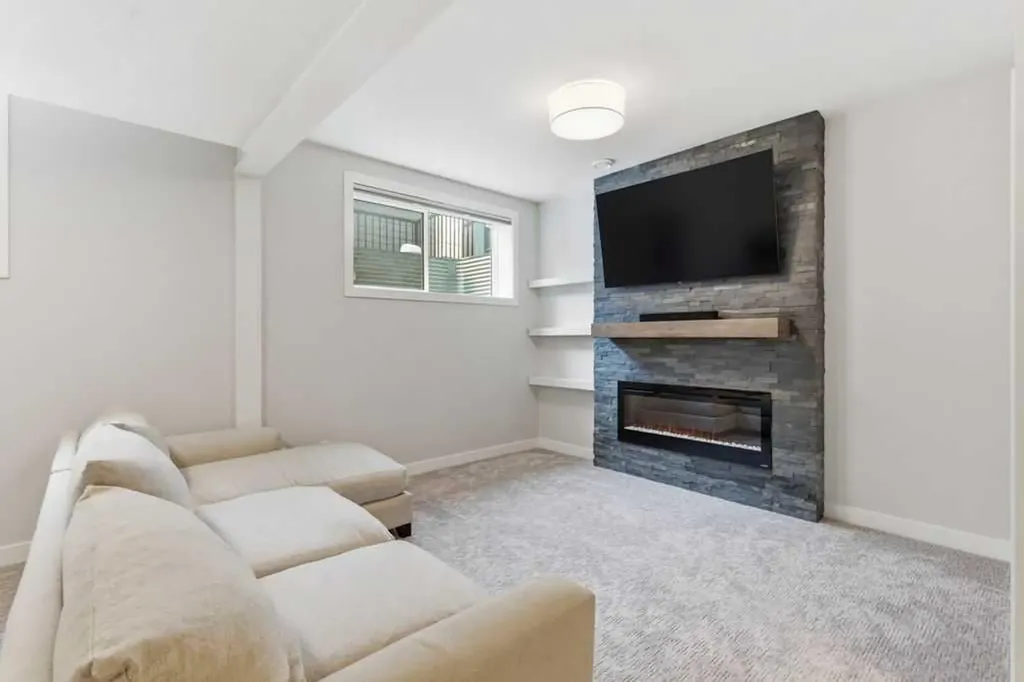 3318 Centre Street NE Calgary AB T2E 2X8