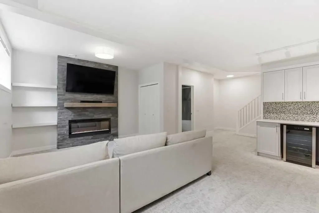 3318 Centre Street NE Calgary AB T2E 2X8