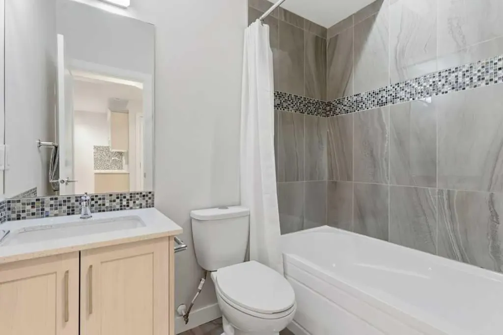 3318 Centre Street NE Calgary AB T2E 2X8