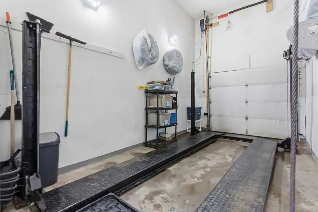 3318 Centre Street NE Calgary AB T2E 2X8