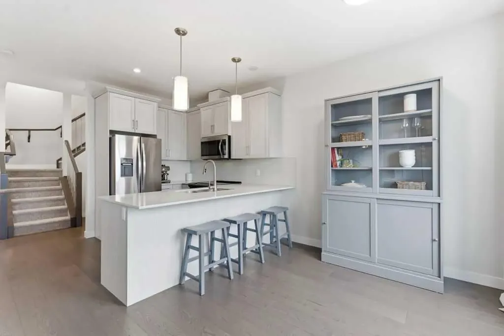 3318 Centre Street NE Calgary AB T2E 2X8