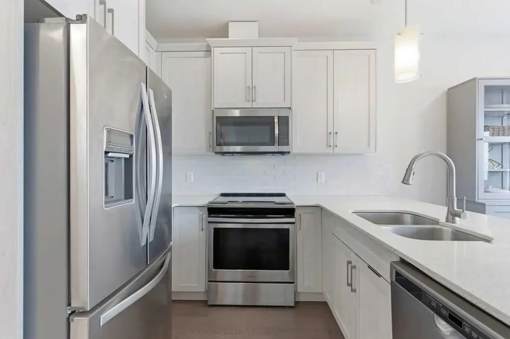 3318 Centre Street NE Calgary AB T2E 2X8