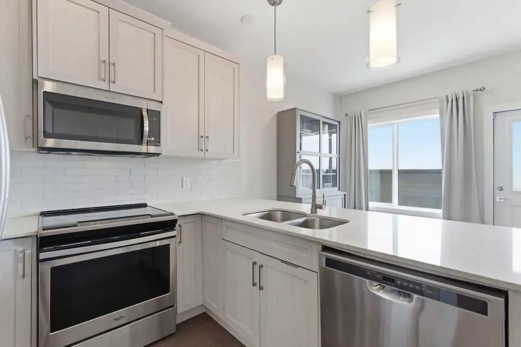 3318 Centre Street NE Calgary AB T2E 2X8