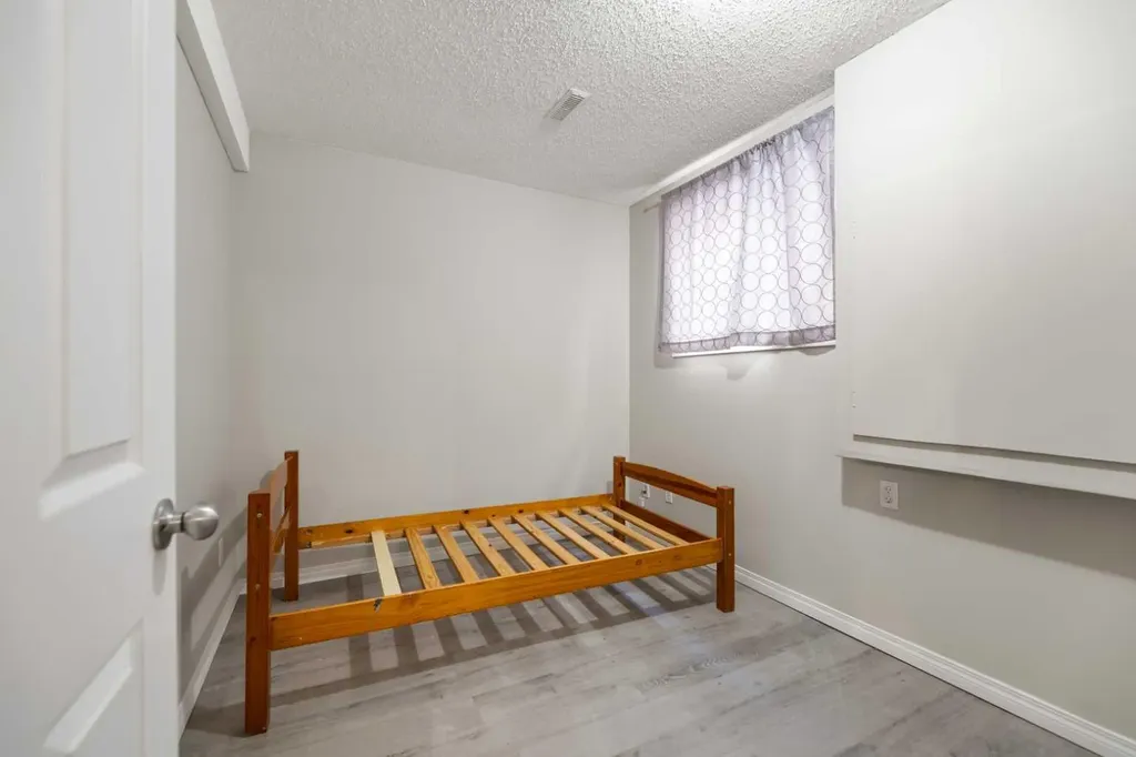 248 Taracove Road NE Calgary AB T3J 5A3