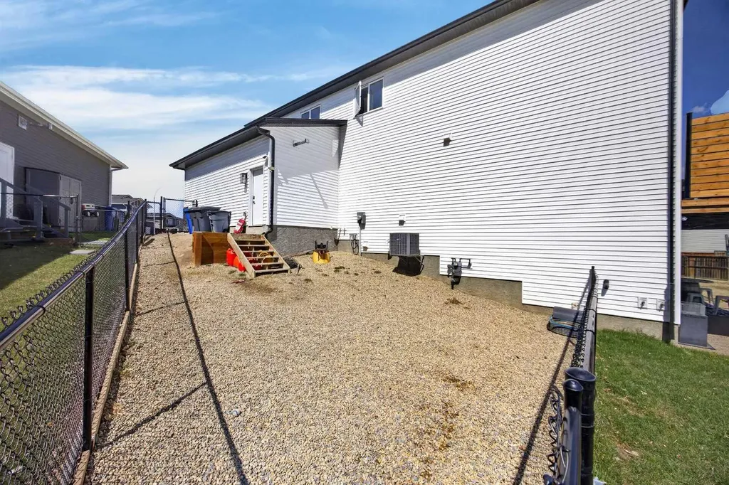 10 Bishop Circle Carstairs AB T0M 0N0