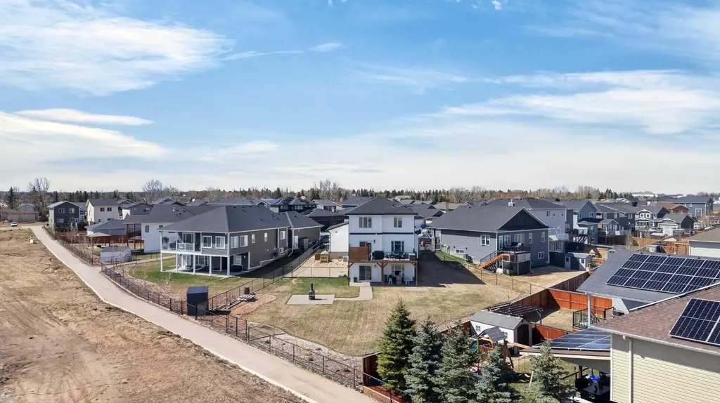 10 Bishop Circle Carstairs AB T0M 0N0