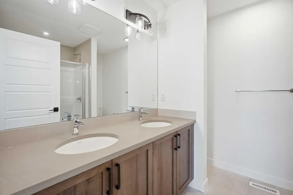201 Bridgeport Gate Chestermere AB T1X 3E2