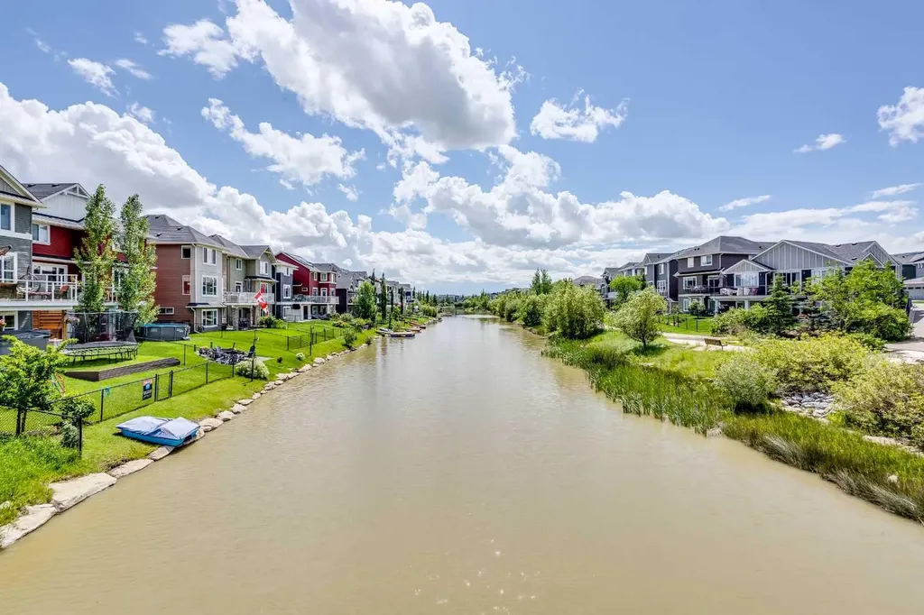 87 Baywater Rise SW Airdrie AB T4B 3V3