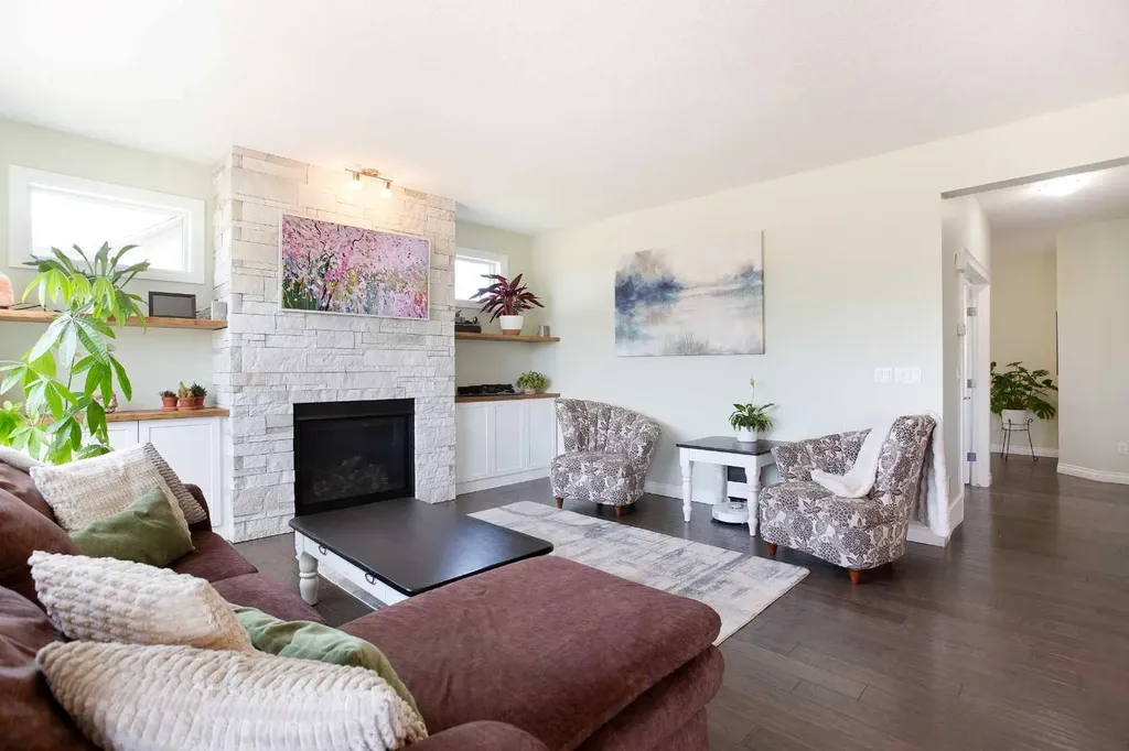 87 Baywater Rise SW Airdrie AB T4B 3V3