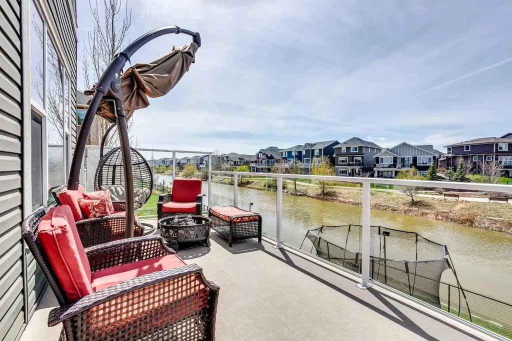 87 Baywater Rise SW Airdrie AB T4B 3V3