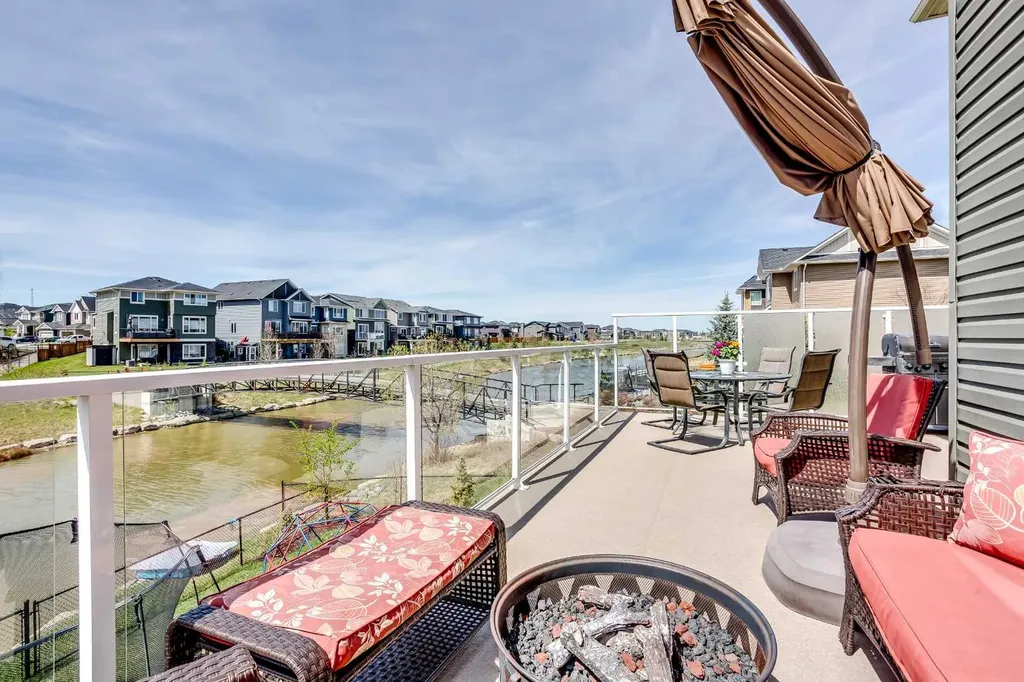 87 Baywater Rise SW Airdrie AB T4B 3V3