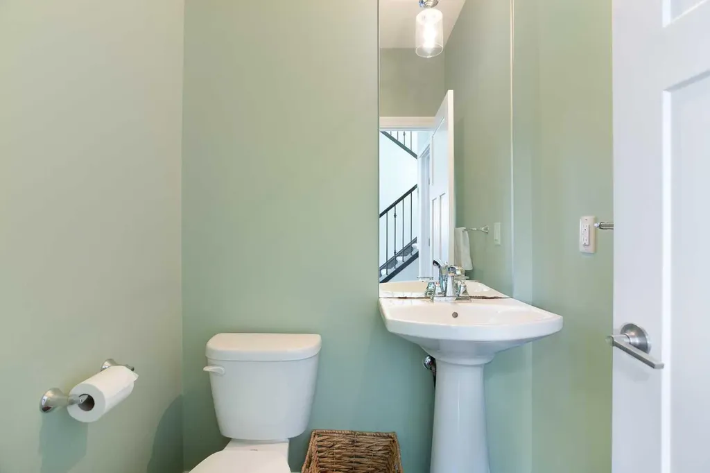 87 Baywater Rise SW Airdrie AB T4B 3V3