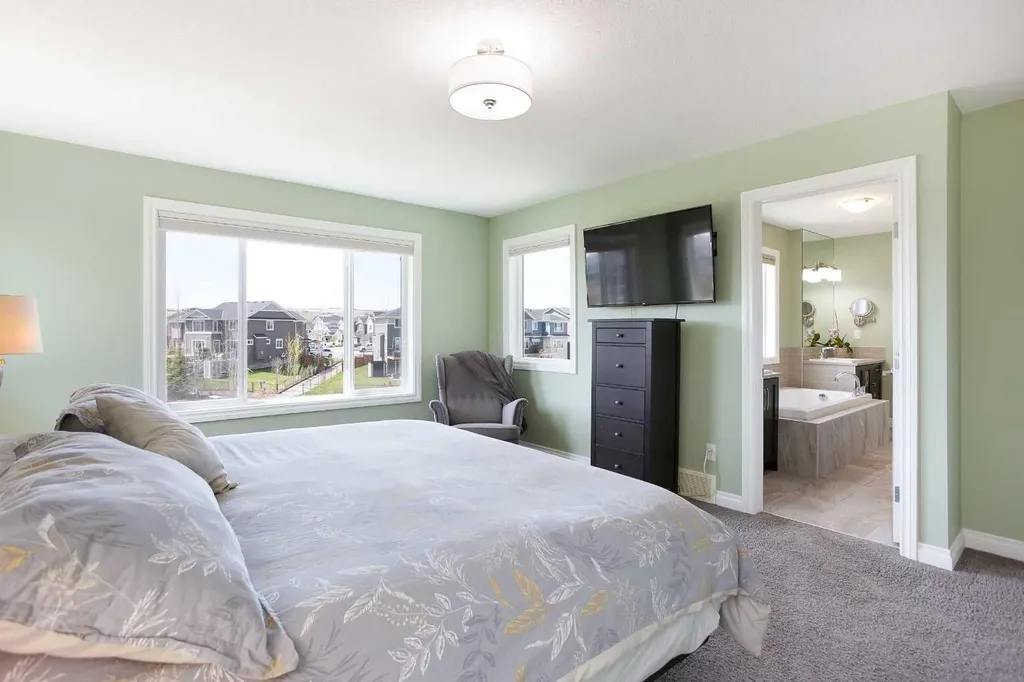 87 Baywater Rise SW Airdrie AB T4B 3V3