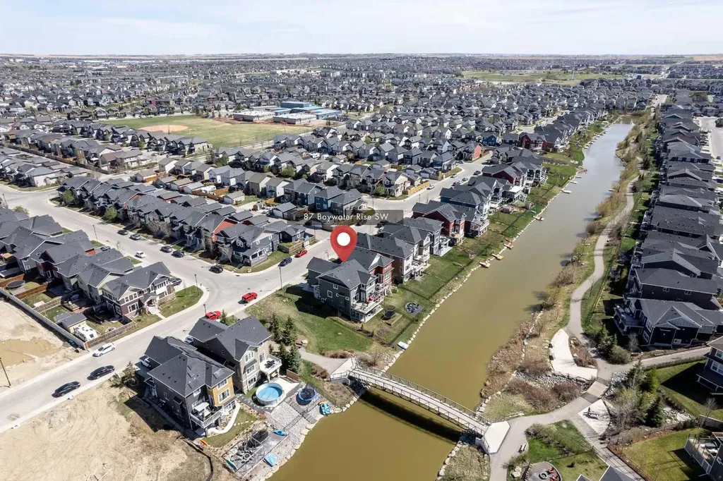 87 Baywater Rise SW Airdrie AB T4B 3V3