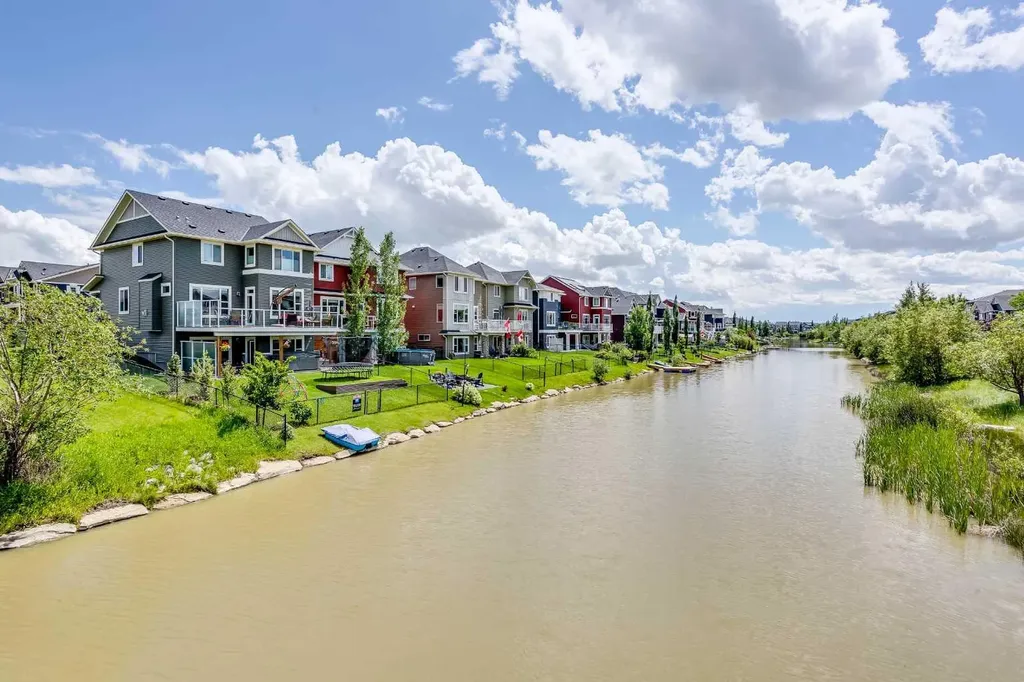 87 Baywater Rise SW Airdrie AB T4B 3V3