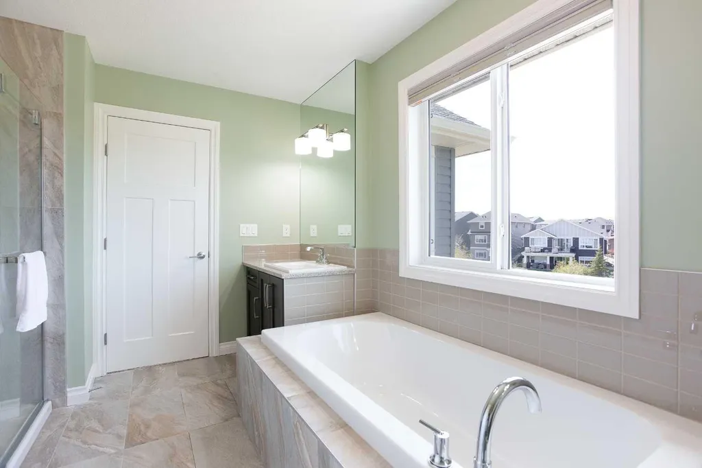 87 Baywater Rise SW Airdrie AB T4B 3V3