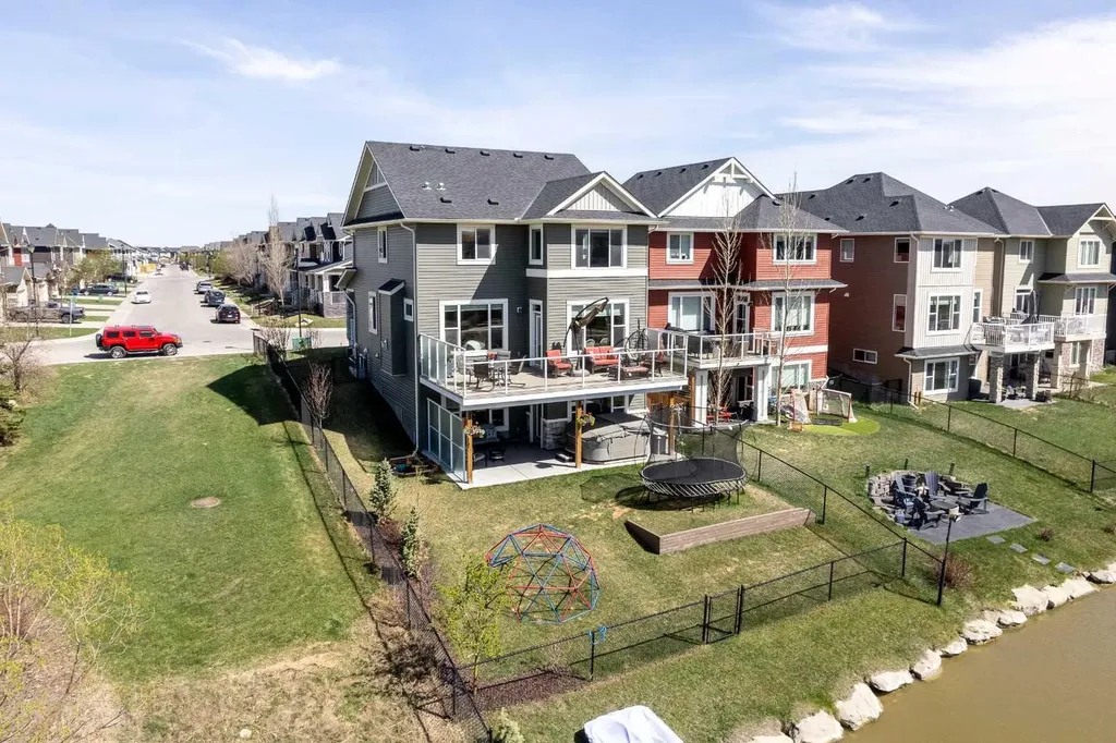 87 Baywater Rise SW Airdrie AB T4B 3V3