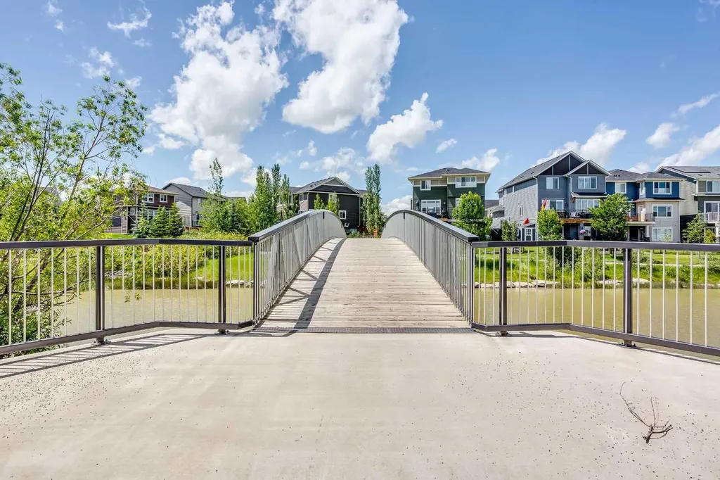 87 Baywater Rise SW Airdrie AB T4B 3V3