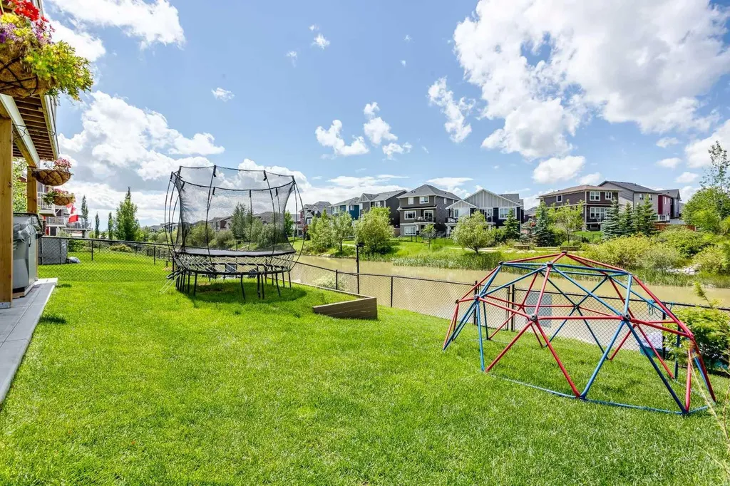 87 Baywater Rise SW Airdrie AB T4B 3V3