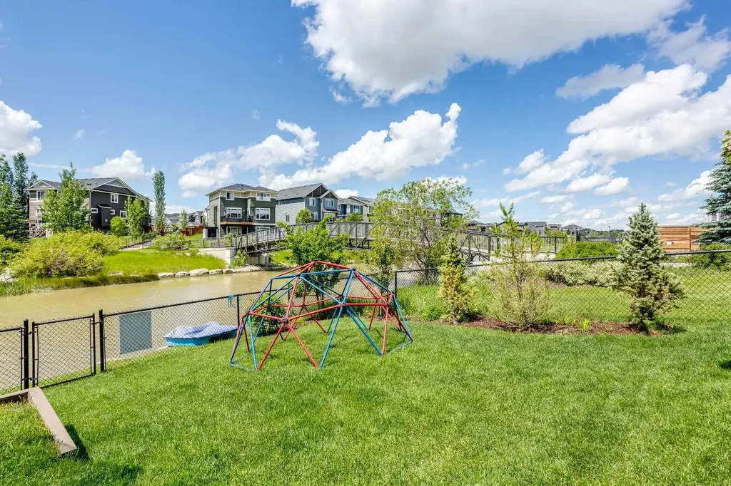 87 Baywater Rise SW Airdrie AB T4B 3V3