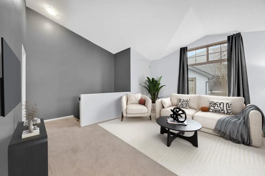 27 Everridge Square SW Calgary AB T2Y 5J7