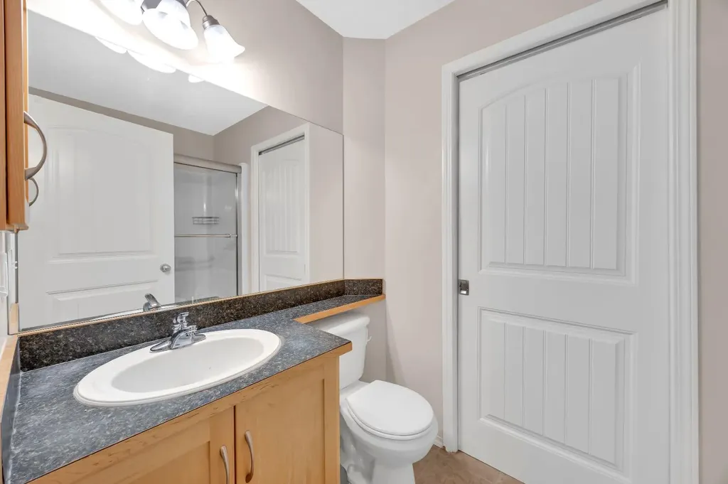 27 Everridge Square SW Calgary AB T2Y 5J7