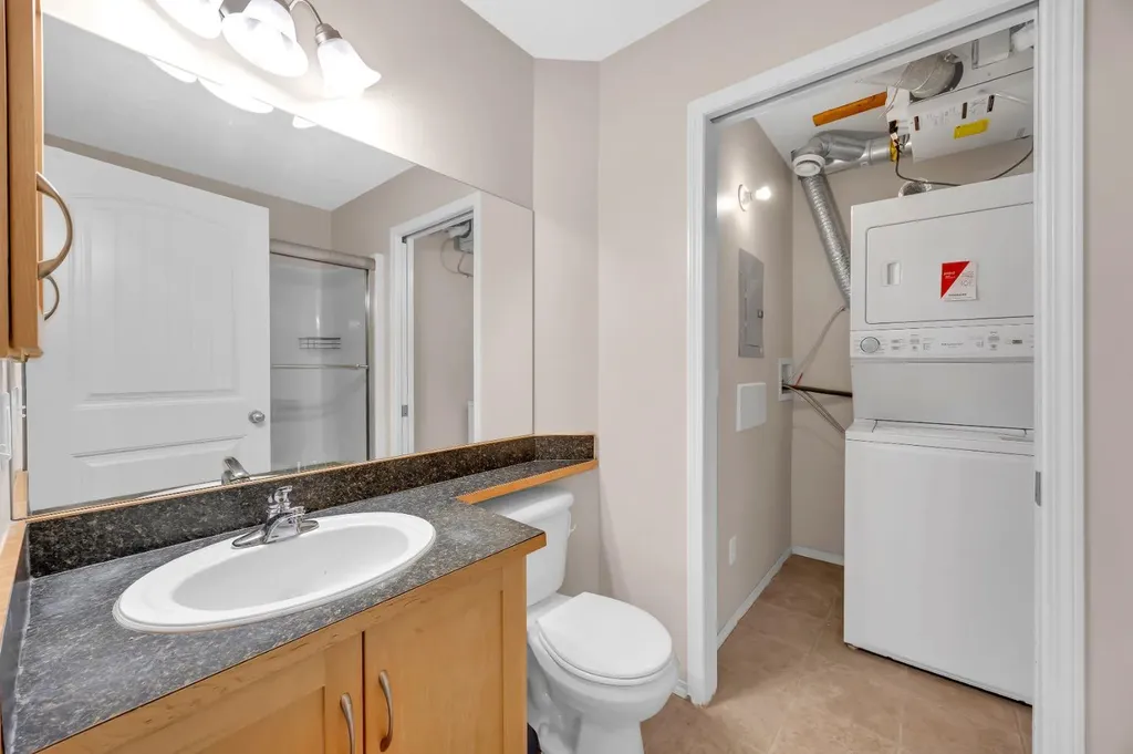 27 Everridge Square SW Calgary AB T2Y 5J7