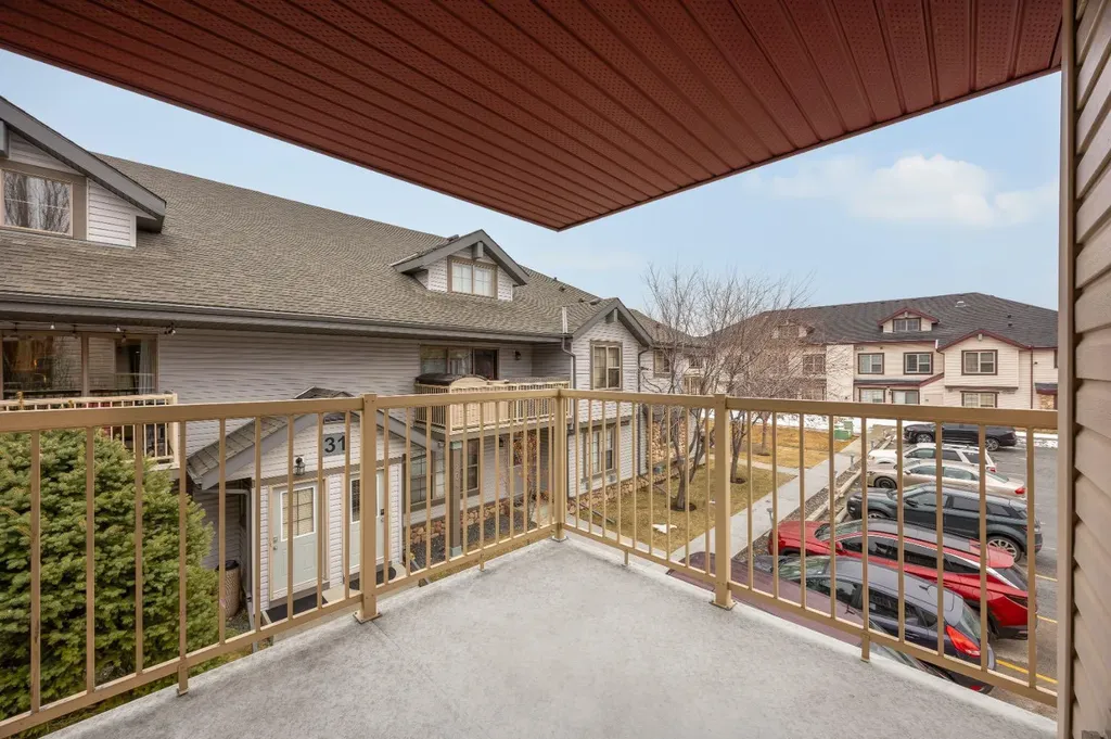 27 Everridge Square SW Calgary AB T2Y 5J7